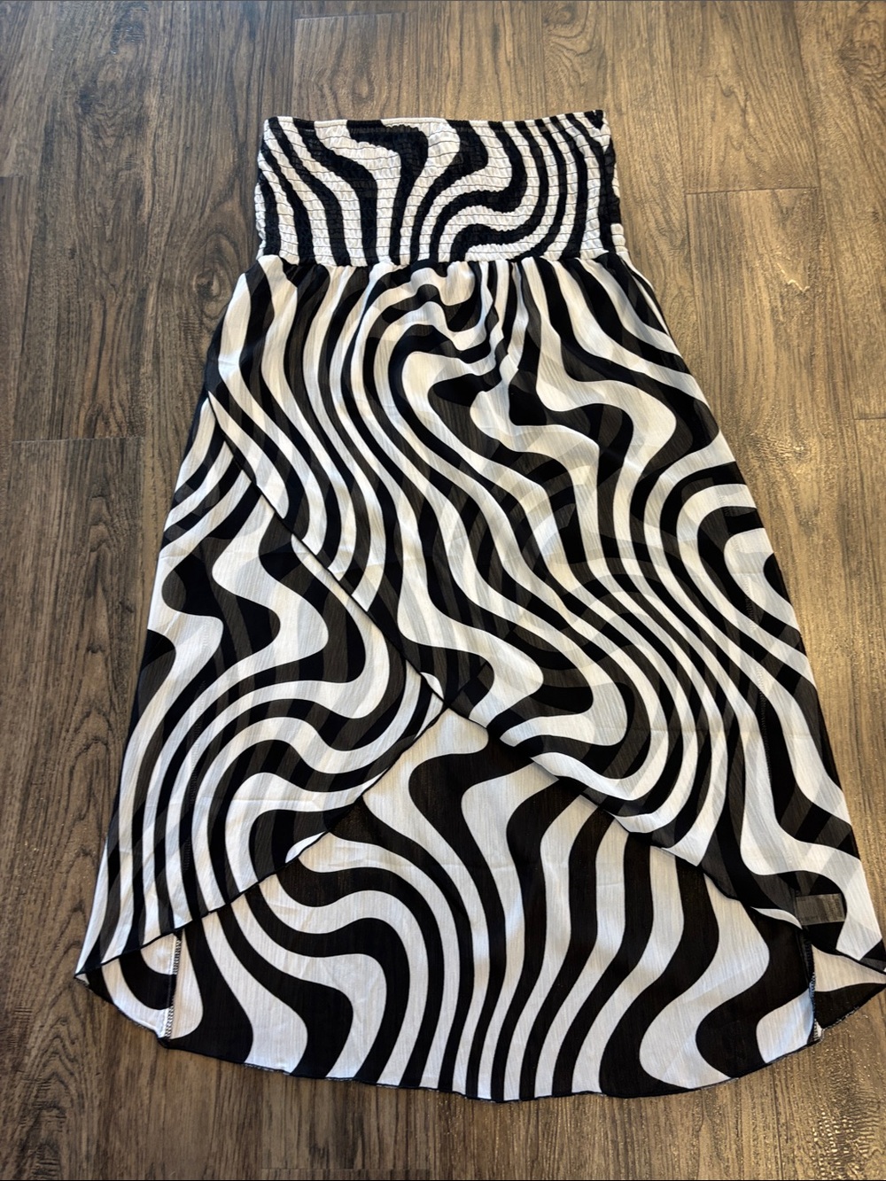 New Venus swim cover up semi sheet Medium new without tags .  Never worn